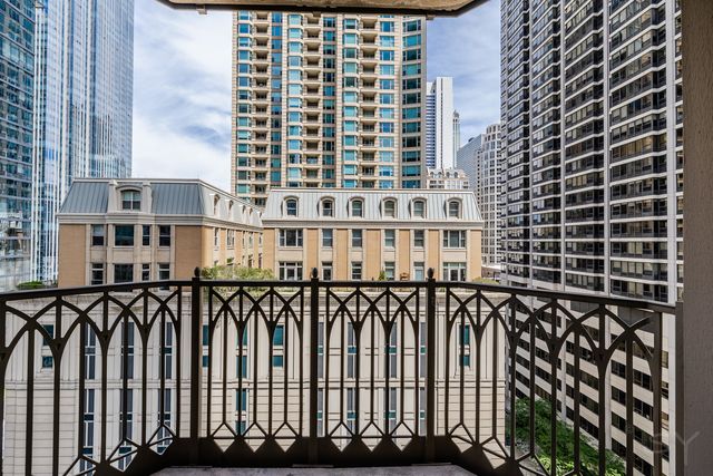 21 E Huron Street 1207, Chicago, IL 60611