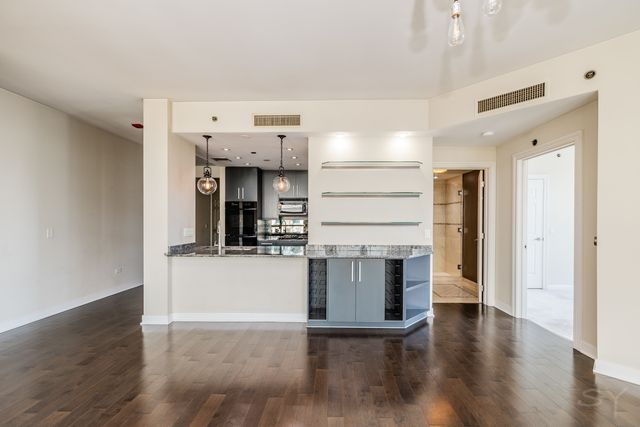 21 E Huron Street 1207, Chicago, IL 60611