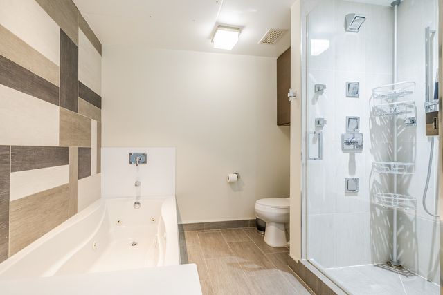 21 E Huron Street 1207, Chicago, IL 60611