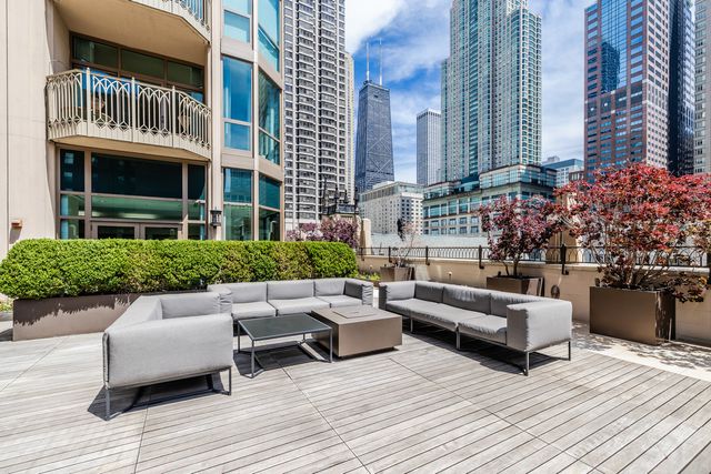 21 E Huron Street 1207, Chicago, IL 60611