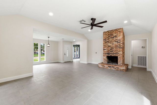 1824 Lazy Creek Lane, Pearland, TX 77581