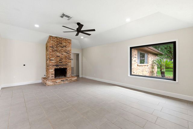 1824 Lazy Creek Lane, Pearland, TX 77581