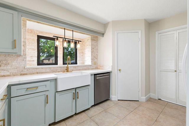 1824 Lazy Creek Lane, Pearland, TX 77581