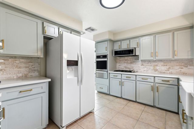 1824 Lazy Creek Lane, Pearland, TX 77581