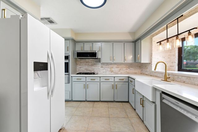 1824 Lazy Creek Lane, Pearland, TX 77581