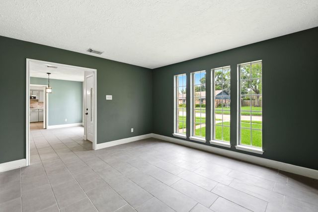 1824 Lazy Creek Lane, Pearland, TX 77581
