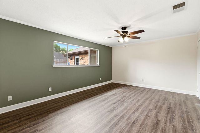 1824 Lazy Creek Lane, Pearland, TX 77581