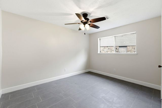1824 Lazy Creek Lane, Pearland, TX 77581