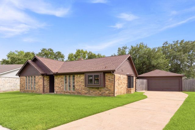 1824 Lazy Creek Lane, Pearland, TX 77581
