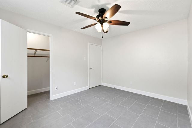 1824 Lazy Creek Lane, Pearland, TX 77581