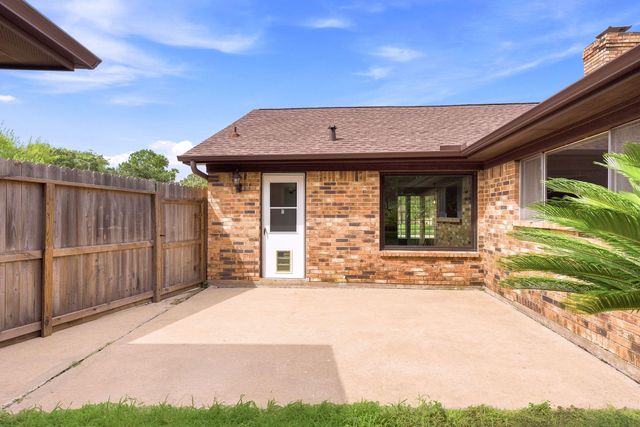 1824 Lazy Creek Lane, Pearland, TX 77581