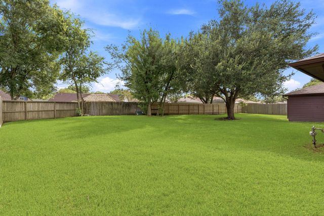 1824 Lazy Creek Lane, Pearland, TX 77581
