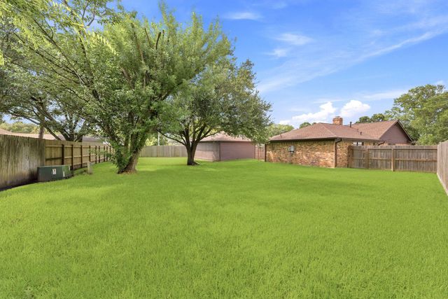 1824 Lazy Creek Lane, Pearland, TX 77581
