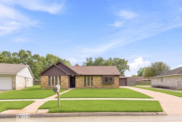 1824 Lazy Creek Lane, Pearland, TX 77581