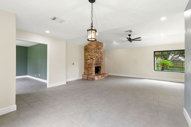 1824 Lazy Creek Lane, Pearland, TX 77581