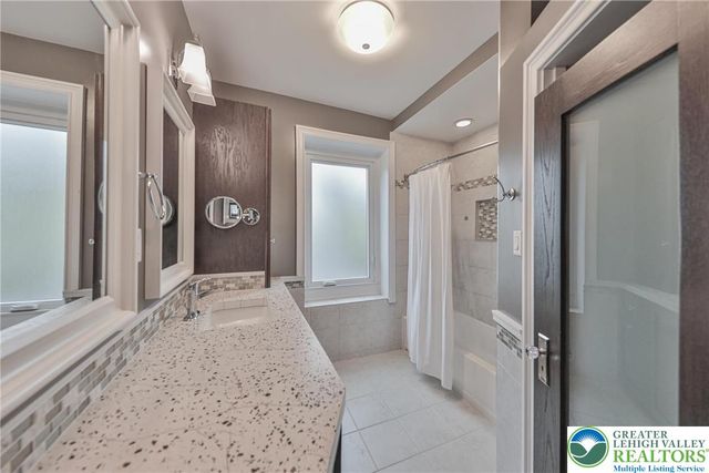 167 South Broad Street, Nazareth Boro, PA 18064