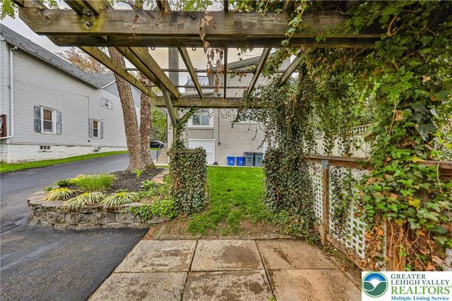 167 South Broad Street, Nazareth Boro, PA 18064