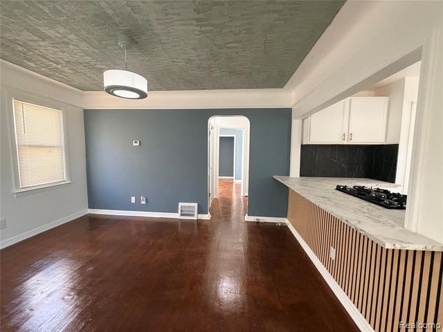9176 Winthrop Street, Detroit, MI 48228