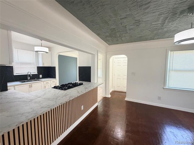 9176 Winthrop Street, Detroit, MI 48228