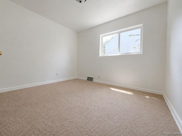 9176 Winthrop Street, Detroit, MI 48228