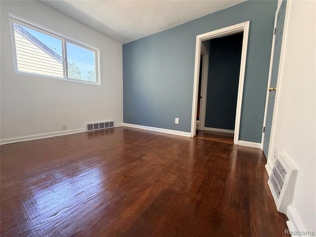 9176 Winthrop Street, Detroit, MI 48228