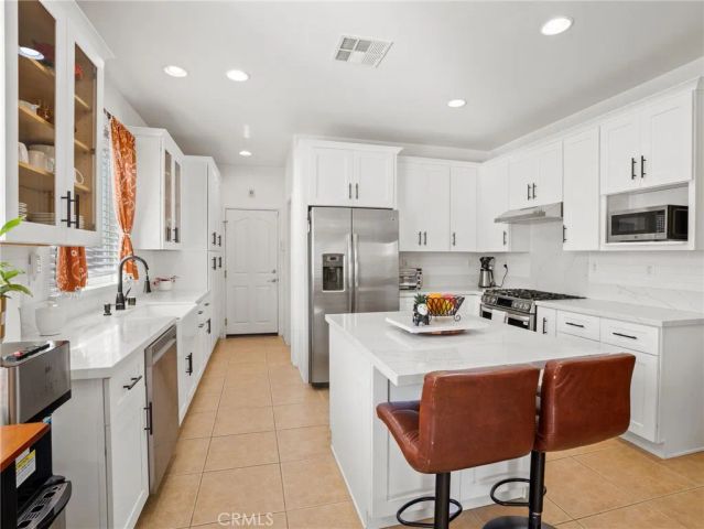 5993 Redhaven Street, Eastvale, CA 92880