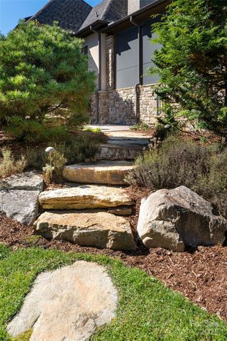 10 Fairsted Drive, Asheville, NC 28803