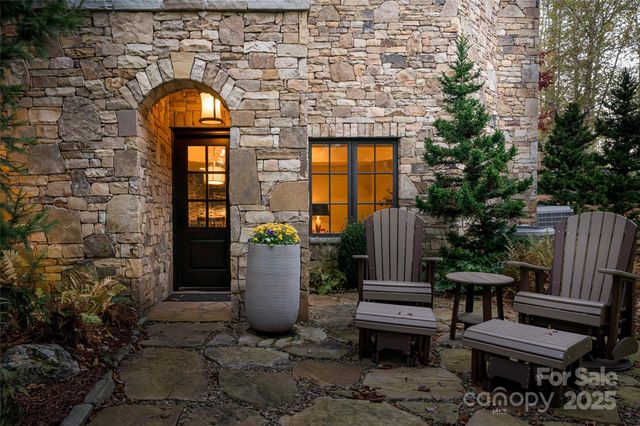 10 Fairsted Drive, Asheville, NC 28803