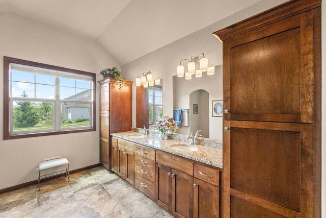 3506 Hawthorn Hill DRIVE, Waukesha, WI 53188