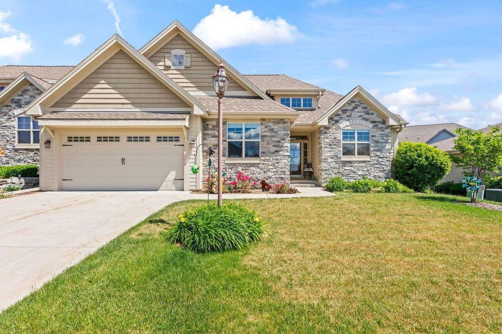 3506 Hawthorn Hill DRIVE, Waukesha, WI 53188