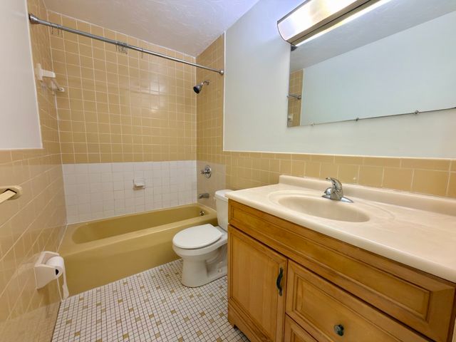 14 Williamsburg 1, Shrewsbury, MA 01545