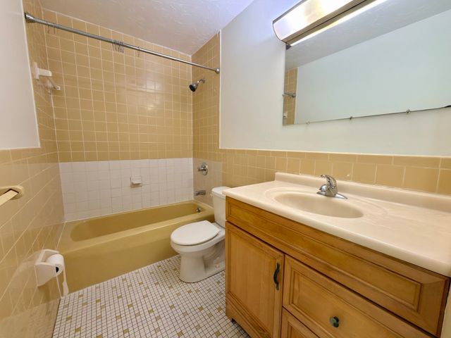 14 Williamsburg 1, Shrewsbury, MA 01545