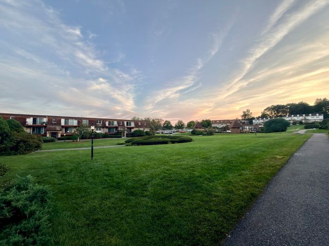 14 Williamsburg 1, Shrewsbury, MA 01545