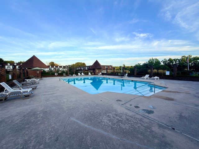 14 Williamsburg 1, Shrewsbury, MA 01545