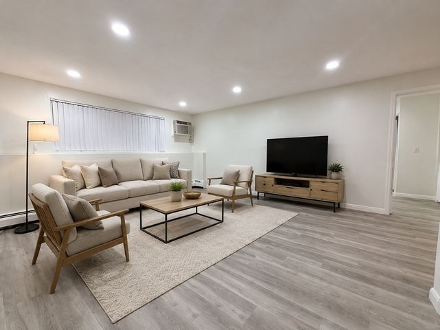 14 Williamsburg 1, Shrewsbury, MA 01545