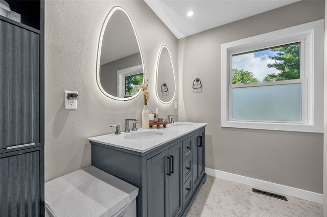 1790 Timber Ridge Drive, Cedar Rapids, IA 52403