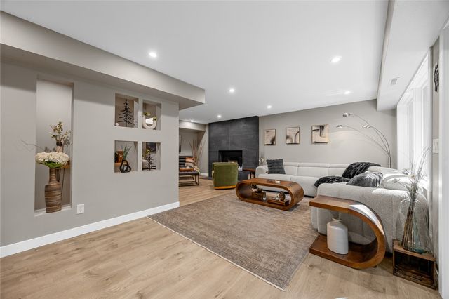 1790 Timber Ridge Drive, Cedar Rapids, IA 52403