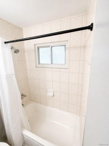 813 McKeighan Avenue, Flint, MI 48507