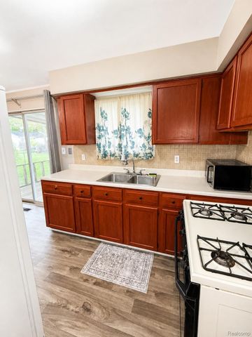 813 McKeighan Avenue, Flint, MI 48507