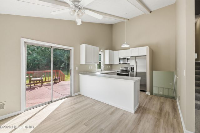9201 Marse Henry Dr, Jeffersontown, KY 40299