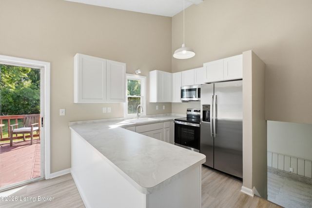 9201 Marse Henry Dr, Jeffersontown, KY 40299