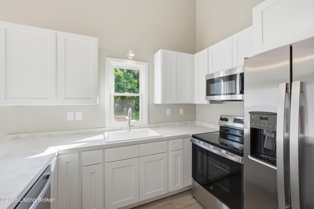 9201 Marse Henry Dr, Jeffersontown, KY 40299