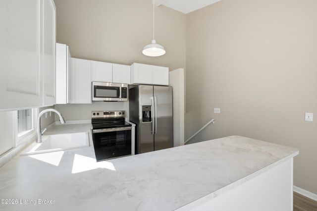 9201 Marse Henry Dr, Jeffersontown, KY 40299