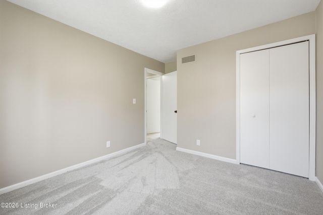 9201 Marse Henry Dr, Jeffersontown, KY 40299