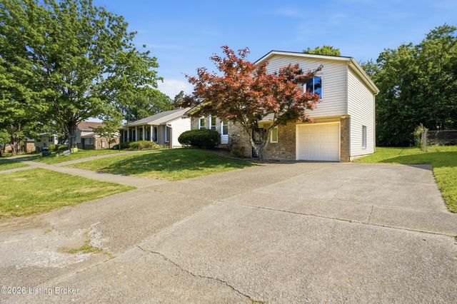 9201 Marse Henry Dr, Jeffersontown, KY 40299