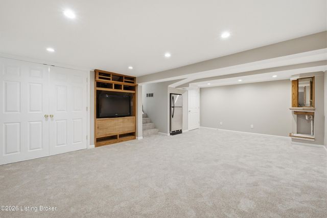 9201 Marse Henry Dr, Jeffersontown, KY 40299