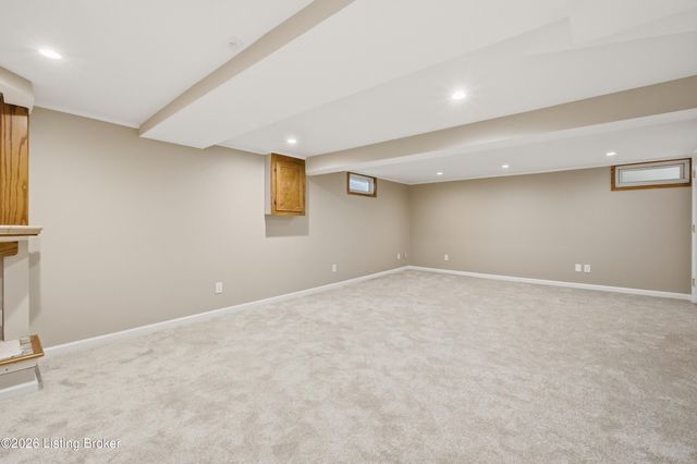 9201 Marse Henry Dr, Jeffersontown, KY 40299