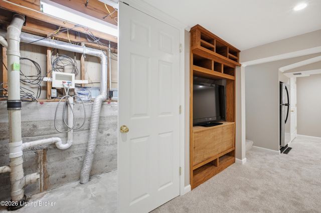 9201 Marse Henry Dr, Jeffersontown, KY 40299