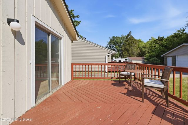 9201 Marse Henry Dr, Jeffersontown, KY 40299