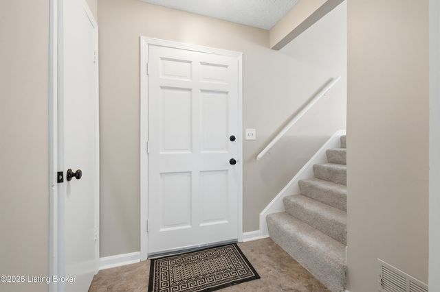 9201 Marse Henry Dr, Jeffersontown, KY 40299